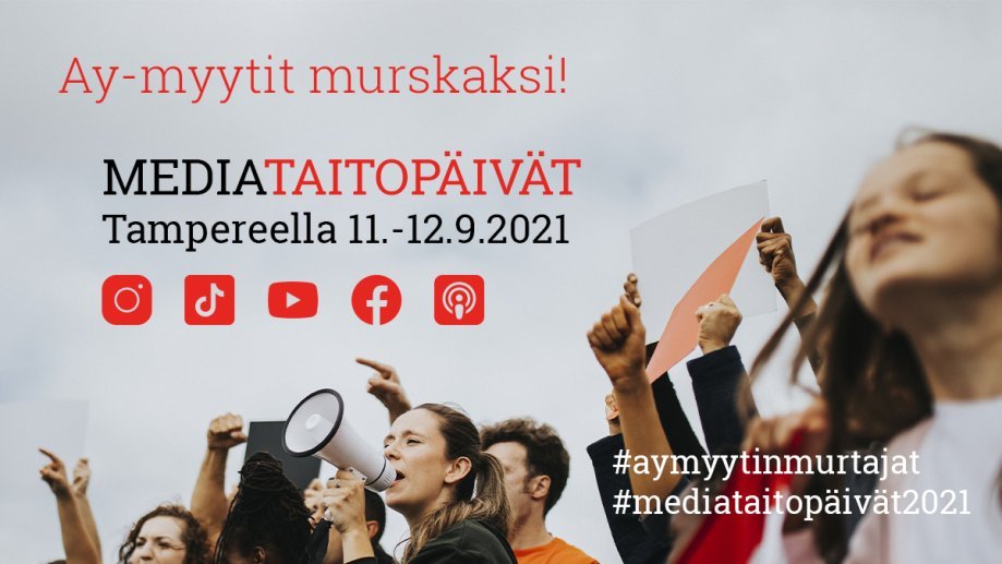 Ihmisiä osoittamassa mieltään. Kuvassa tekstit Ay-myytit murskaksi, Mediataitopäivät,  Tampereella 11.-12.9.2021 ja eri somekanavien logoja.
